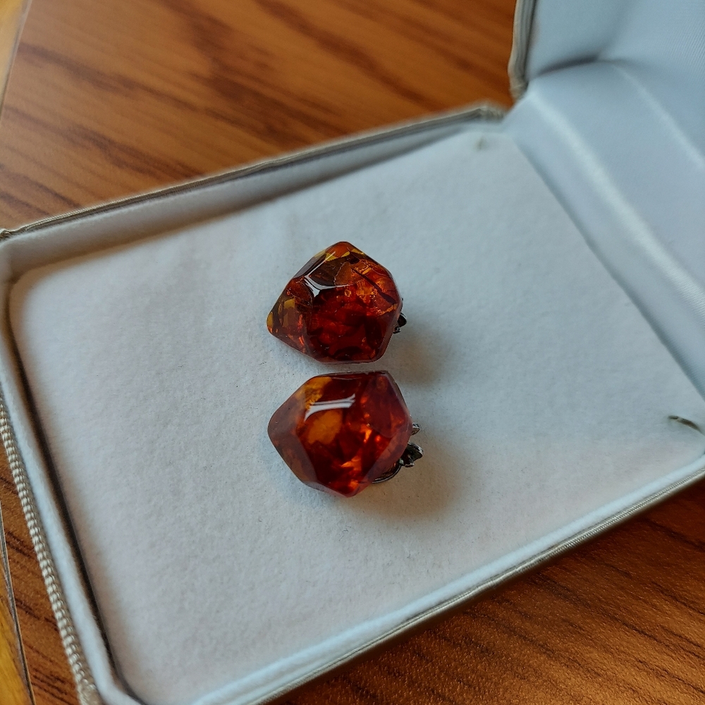 Amber Vintage Clip On Earring/ Silver 835.